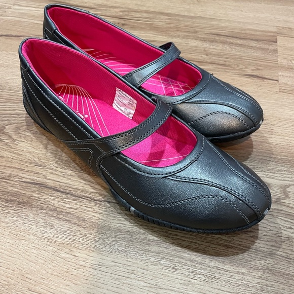 New in Box Champion Non-Mark Slip-Ons - Picture 5 of 9